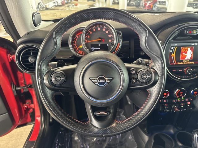 Used 2020 Chili Red MINI Signature image 13