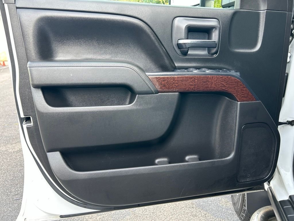 Used 2015 White GMC SLE image 11