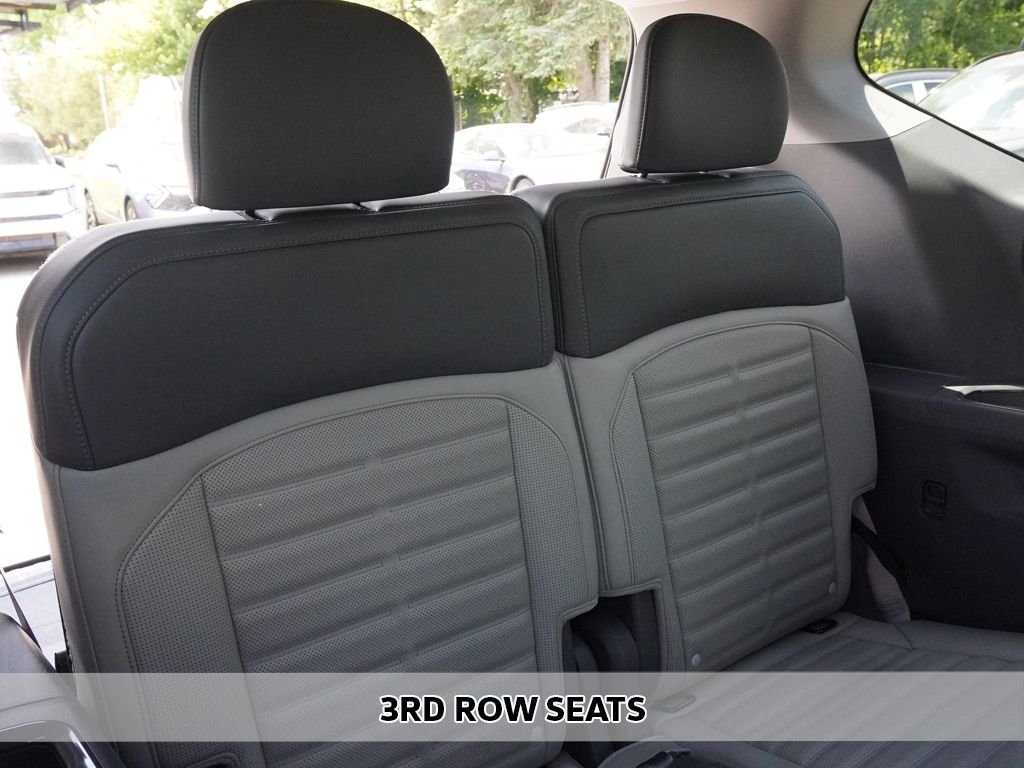 Used 2024 Black Kia Land image 11
