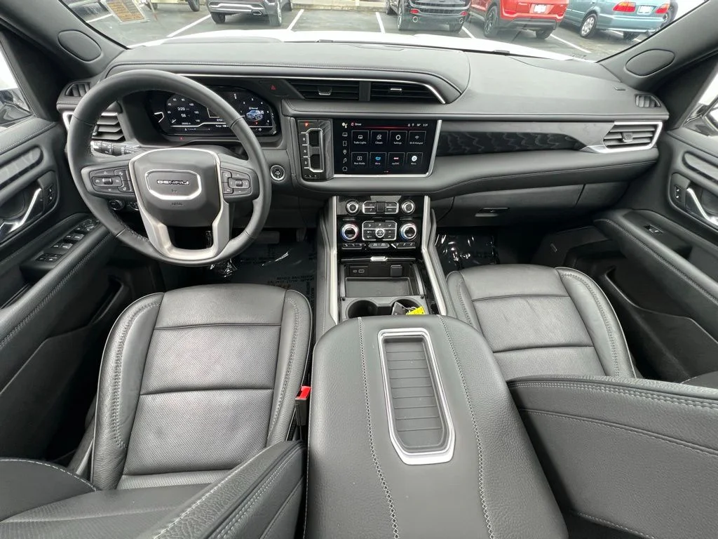 2024 GMC Yukon Denali - Photo 18