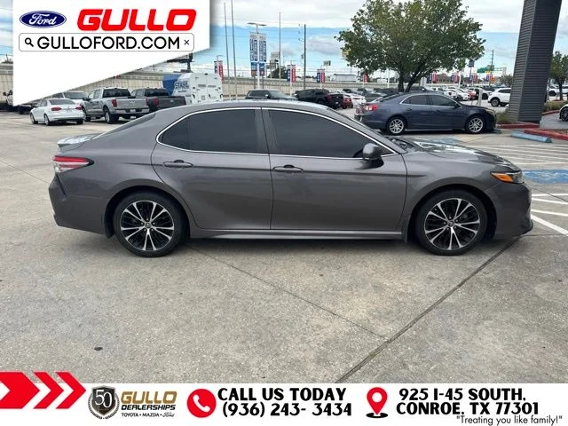 Used 2018 Gray Toyota SE image 6