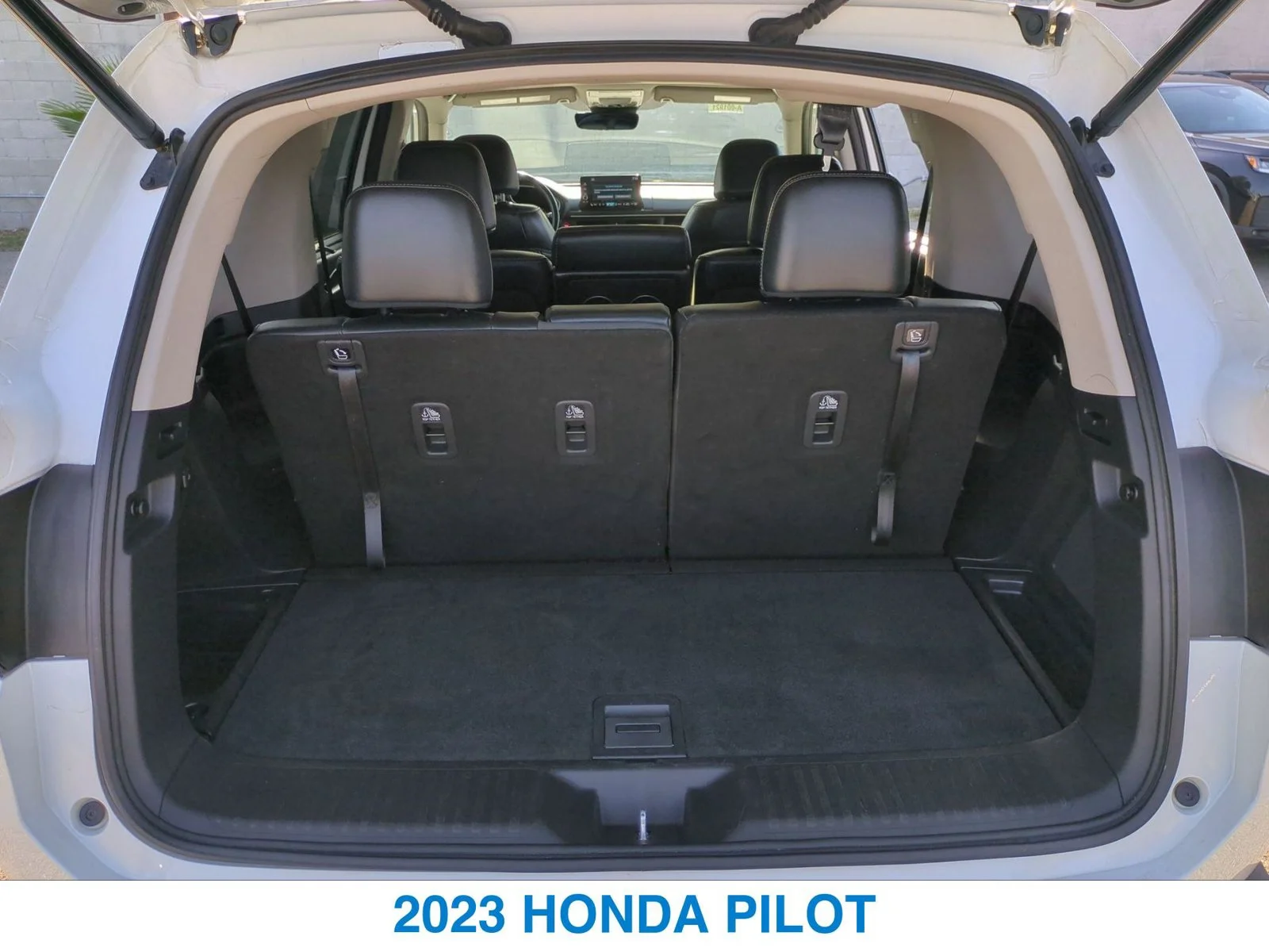 Used 2023 White Honda EX-L image 23