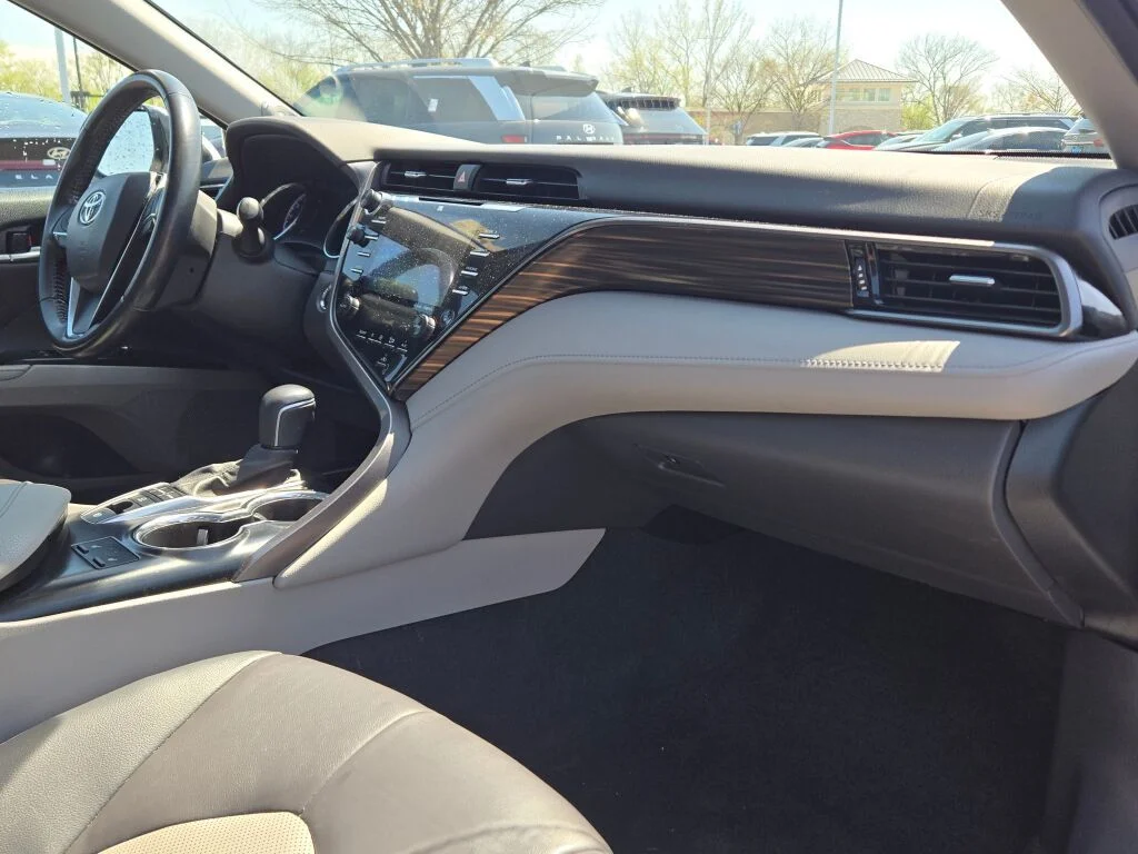 2020 Toyota Camry XLE - Photo 7