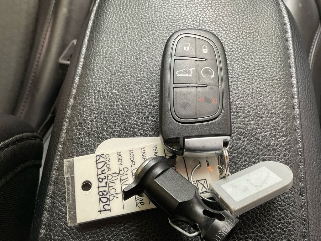 Used 2019 Black Jeep Latitude Plus image 37
