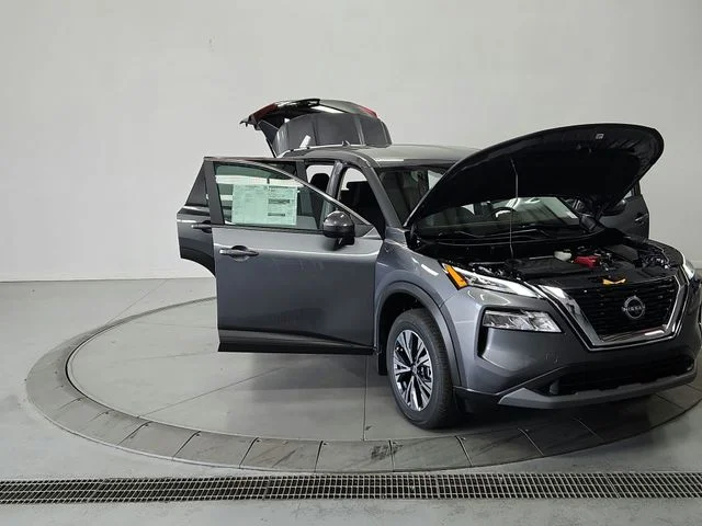 Used 2023 Gray Nissan SV image 9