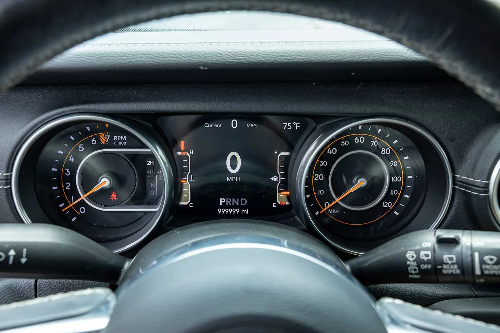 Used 2018 Bright White Clearcoat Jeep Sahara image 16