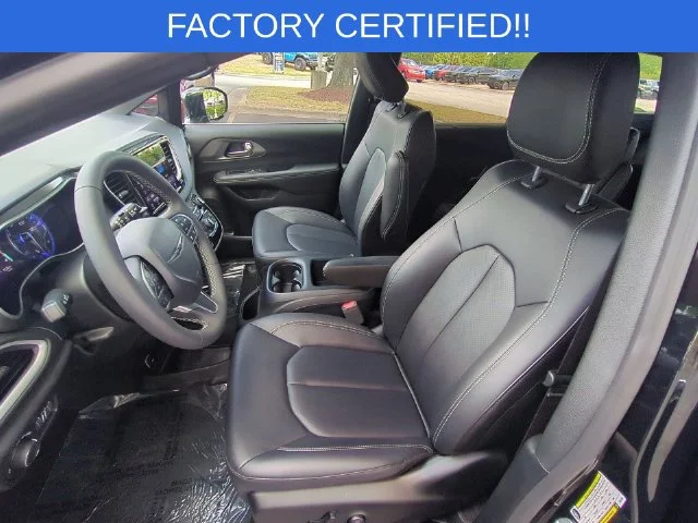 Used 2025 Black Chrysler LX image 16