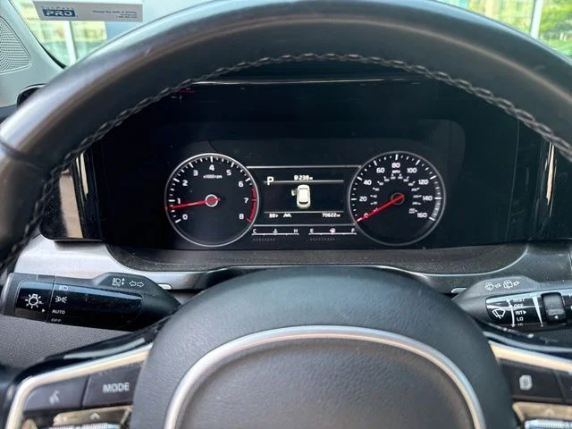 Used 2022 Red Kia S image 2