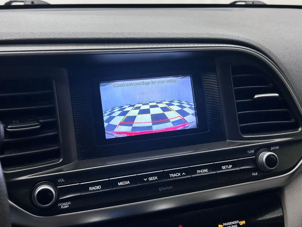 Used 2019 Red Hyundai SE image 20