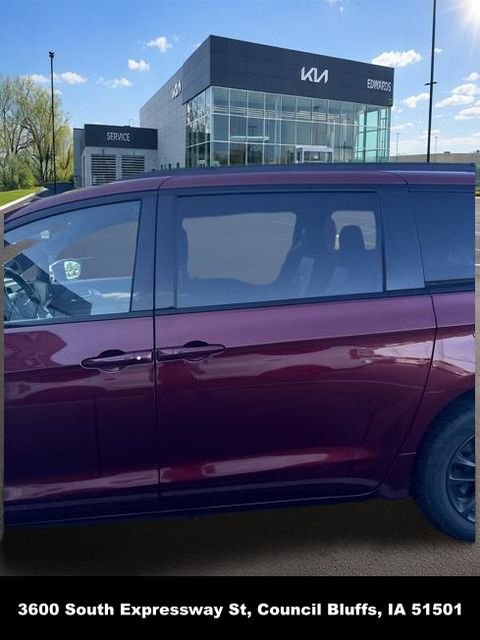 Used 2020 Red Chrysler Launch Edition image 8
