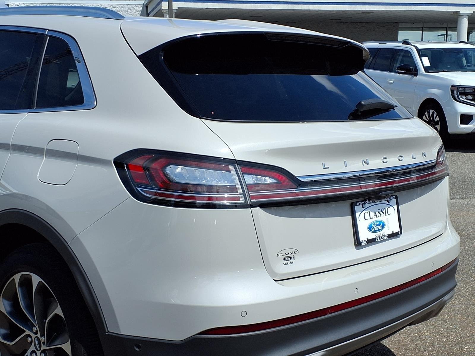 Used 2023 Ceramic Pearl Metallic Tinted Clearcoat Lincoln Reserve image 16
