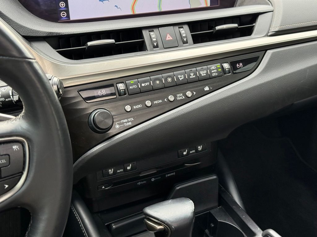 Used 2019 White Lexus 350 image 33