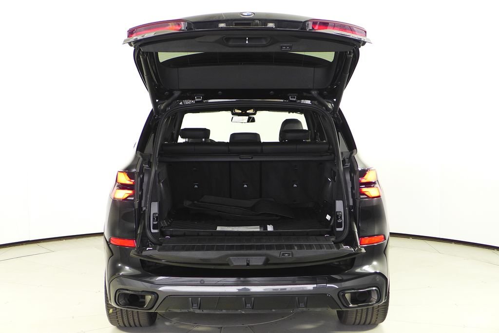 Used 2024 Black Sapphire Metallic BMW sDrive40i image 10