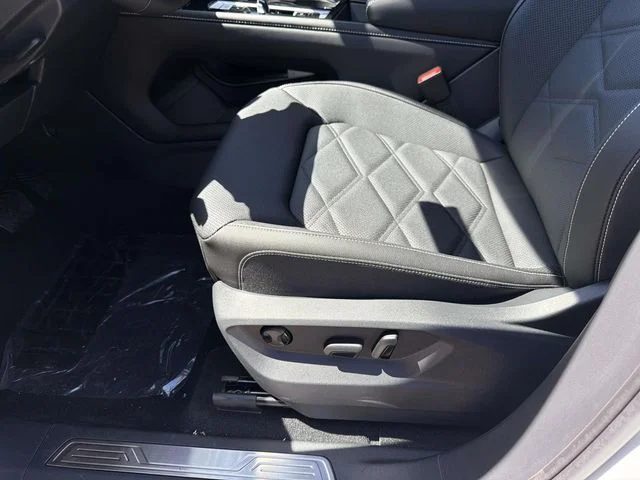 New 2026 White/off-white Volkswagen 2.0T SE w/Technology image 19