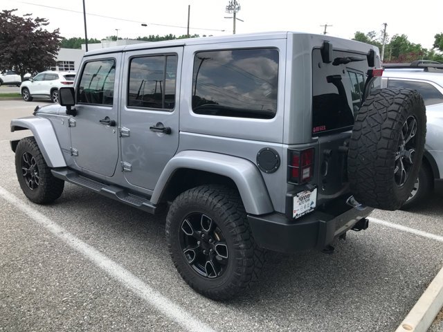 Used 2017 Billet Silver Metallic Clearcoat Jeep Smoky Mountain image 3
