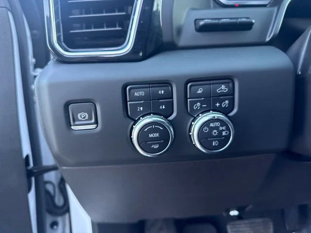 Used 2023 White GMC Denali image 29