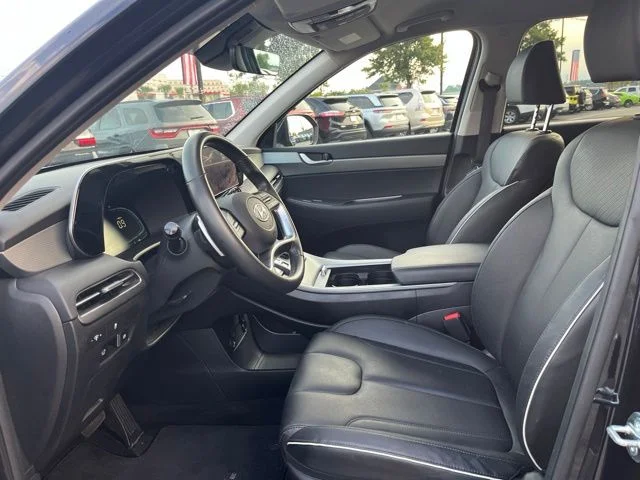 Used 2025 White Hyundai SEL image 7