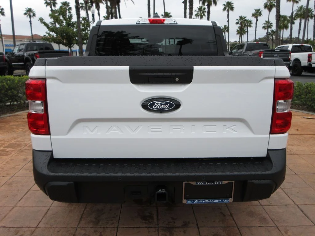 New 2026 Oxford White Ford XLT image 3