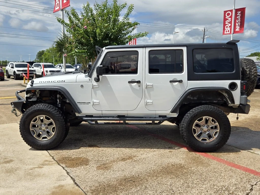 Used 2016 White Jeep Unlimited Rubicon image 9