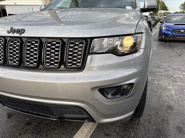 Used 2019 Silver Jeep Altitude image 10