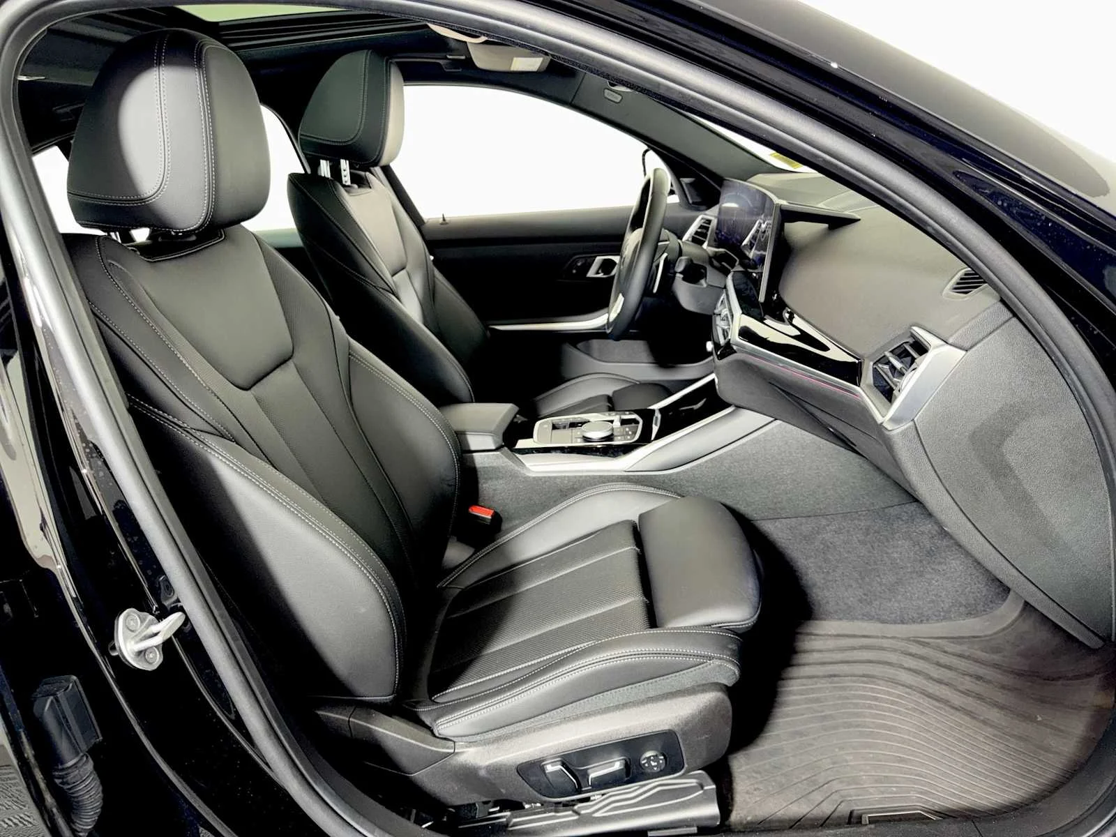 2024 BMW 3 Series 330i - Photo 24