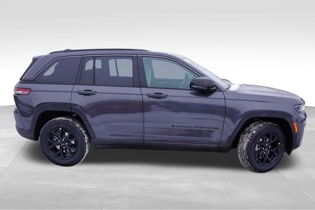 New 2026 Baltic Gray Metallic Clearcoat Jeep Laredo image 2