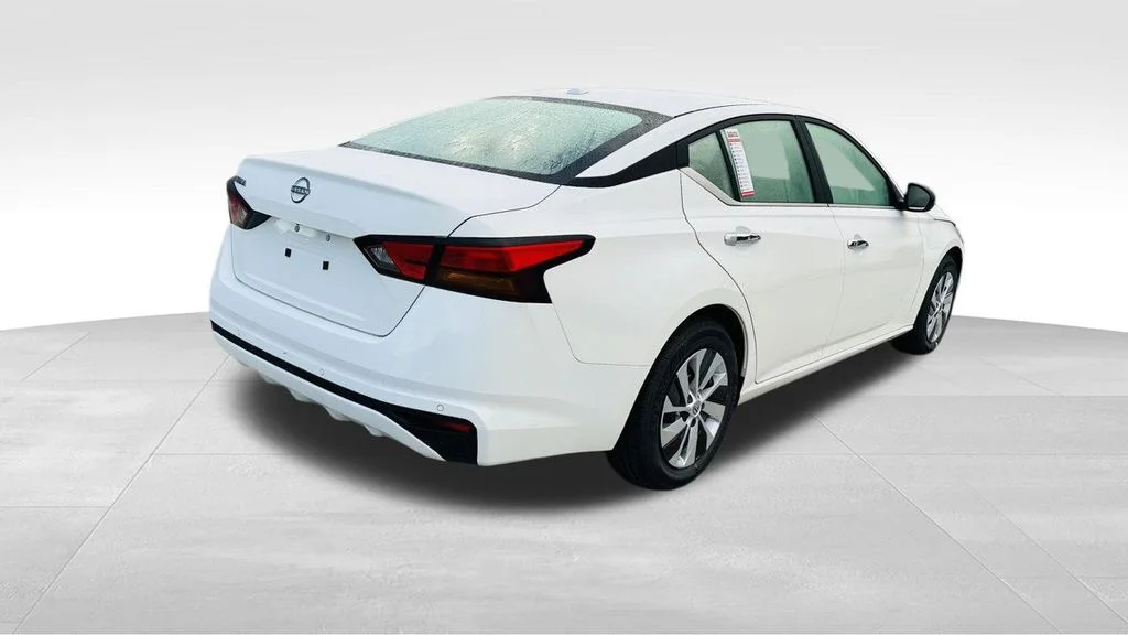Certified Used 2025 White Nissan 2.5 S image 7