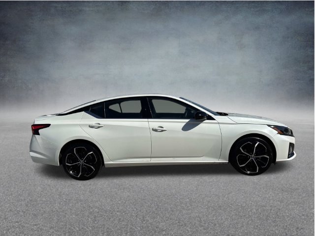 Used 2025 White Nissan 2.5 SR image 25