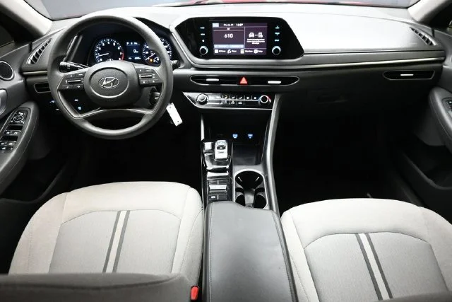 Used 2021 Red Hyundai SE image 10