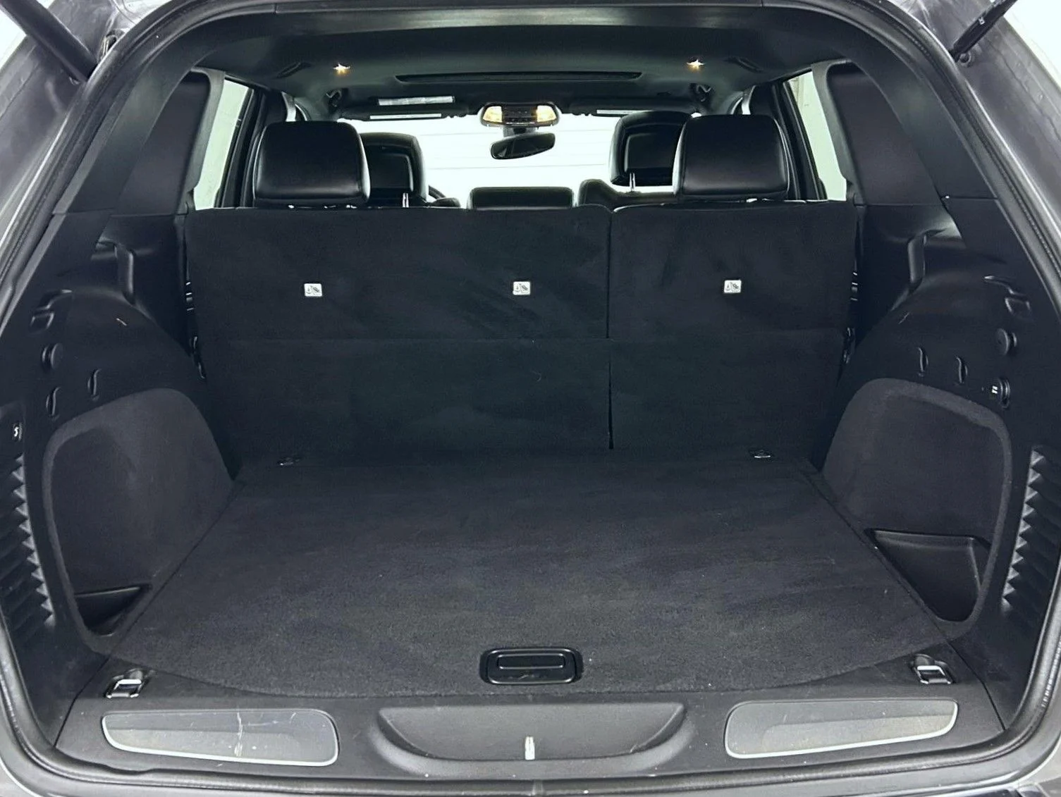 Used 2019 Silver Jeep Limited image 22