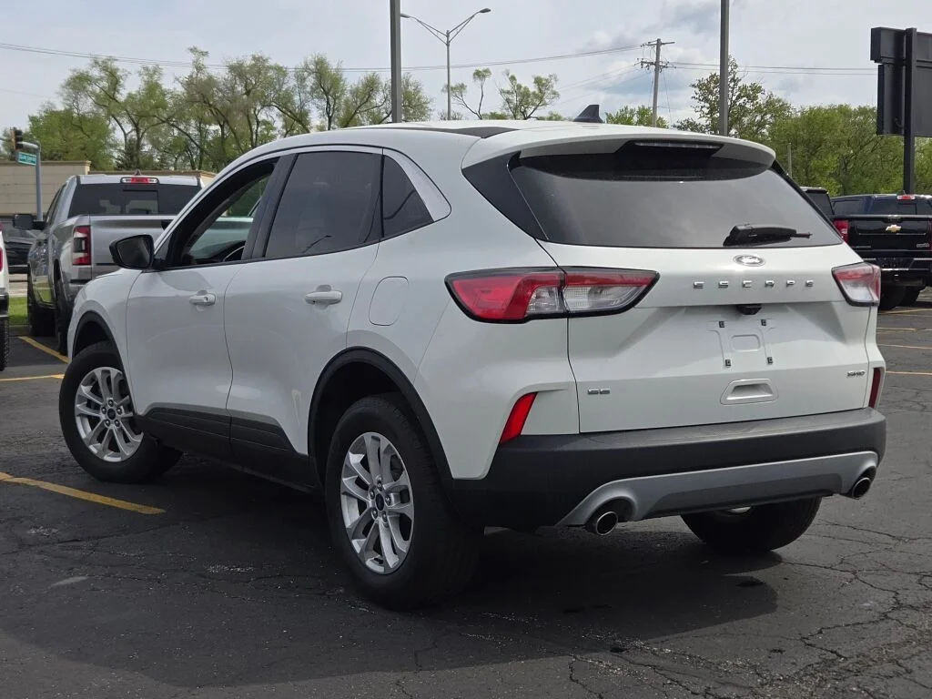 Used 2022 White Ford SE image 14