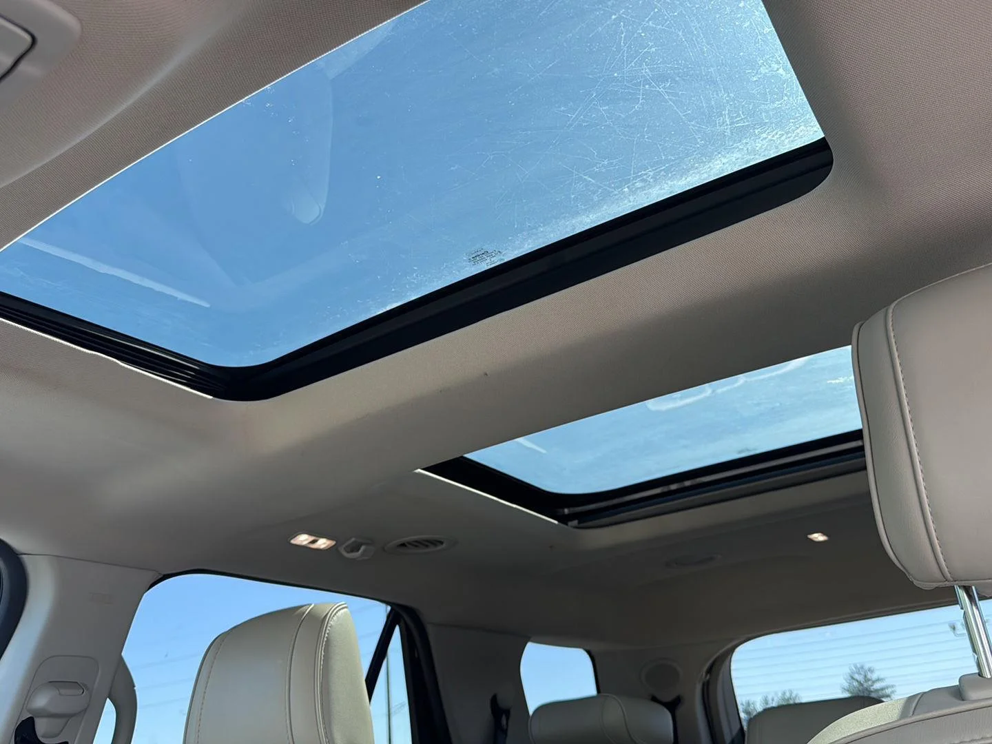 Used 2019 White Platinum Tri-Coat Metallic Ford Platinum image 22