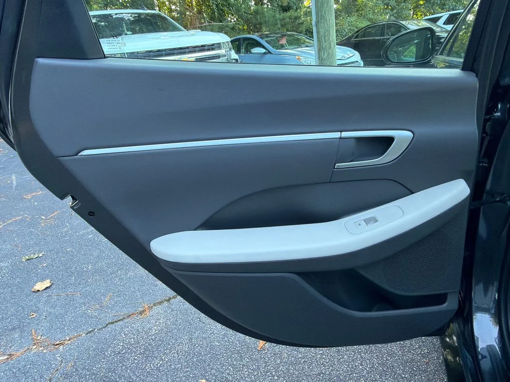 Used 2025 Gray Hyundai SEL Convenience image 21