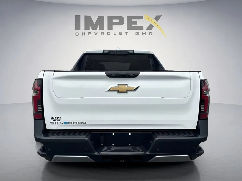 Used 2026 Summit White Chevrolet LT - Extended Range image 5