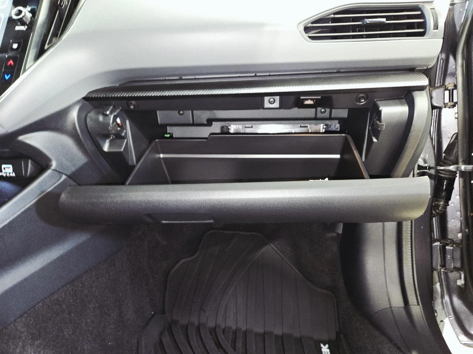 Used 2025 Magnetite Gray Metallic Subaru Limited image 47