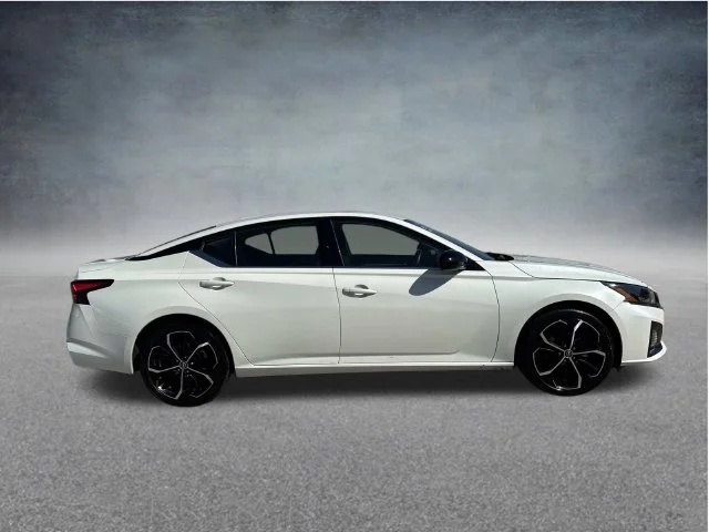 Used 2025 White Nissan 2.5 SR image 25