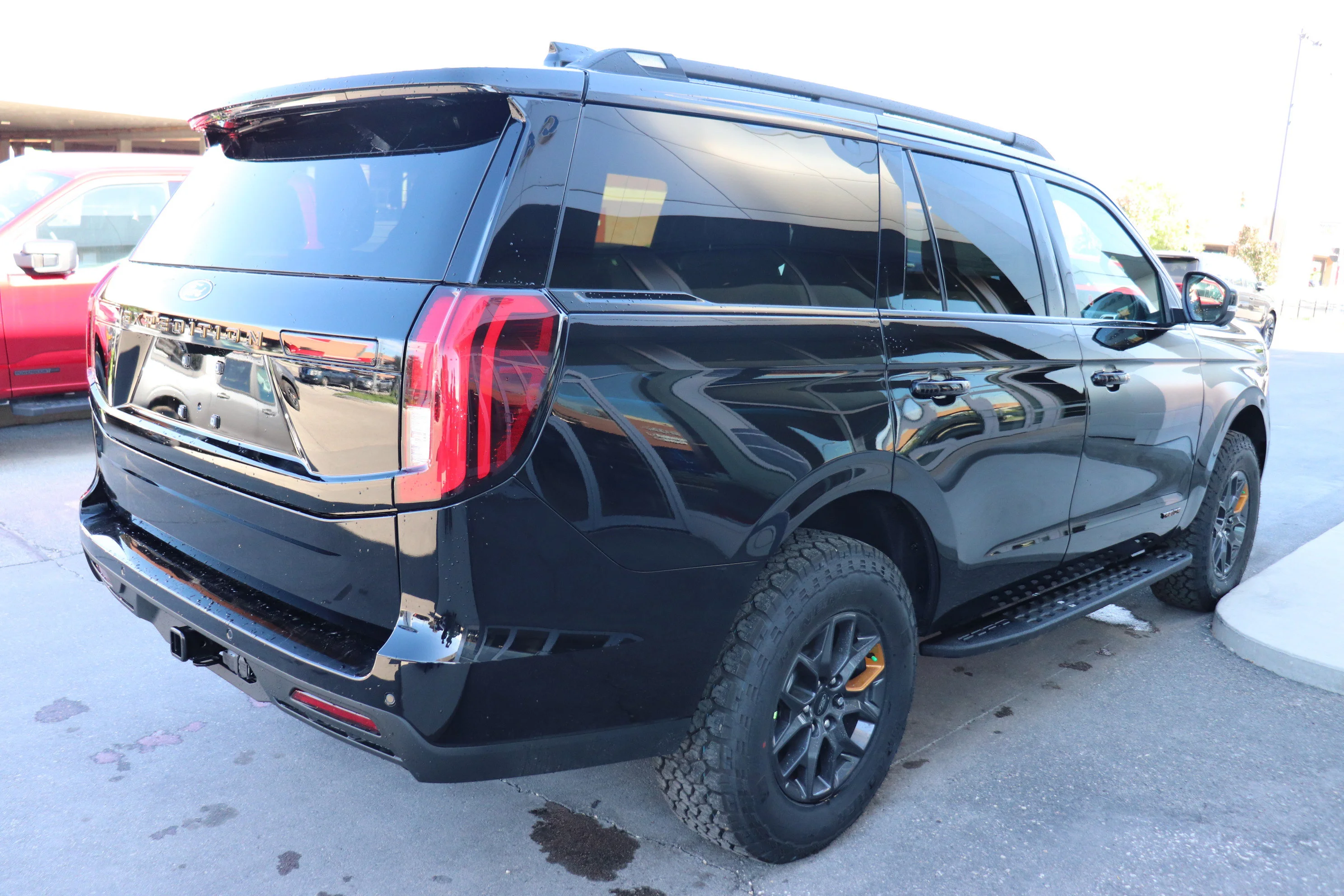 New 2026 AGATE BLACK METALLIC Ford Tremor image 4