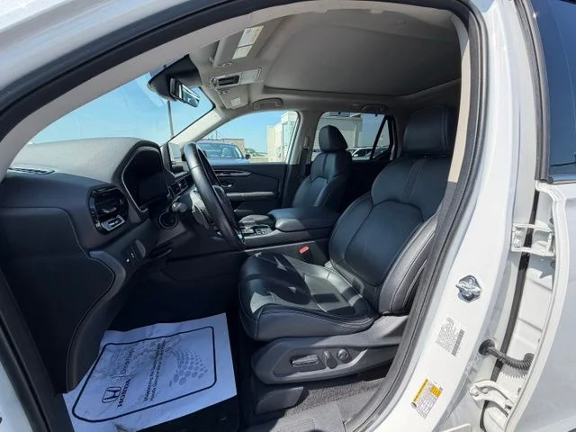 Used 2023 White Honda Touring image 10