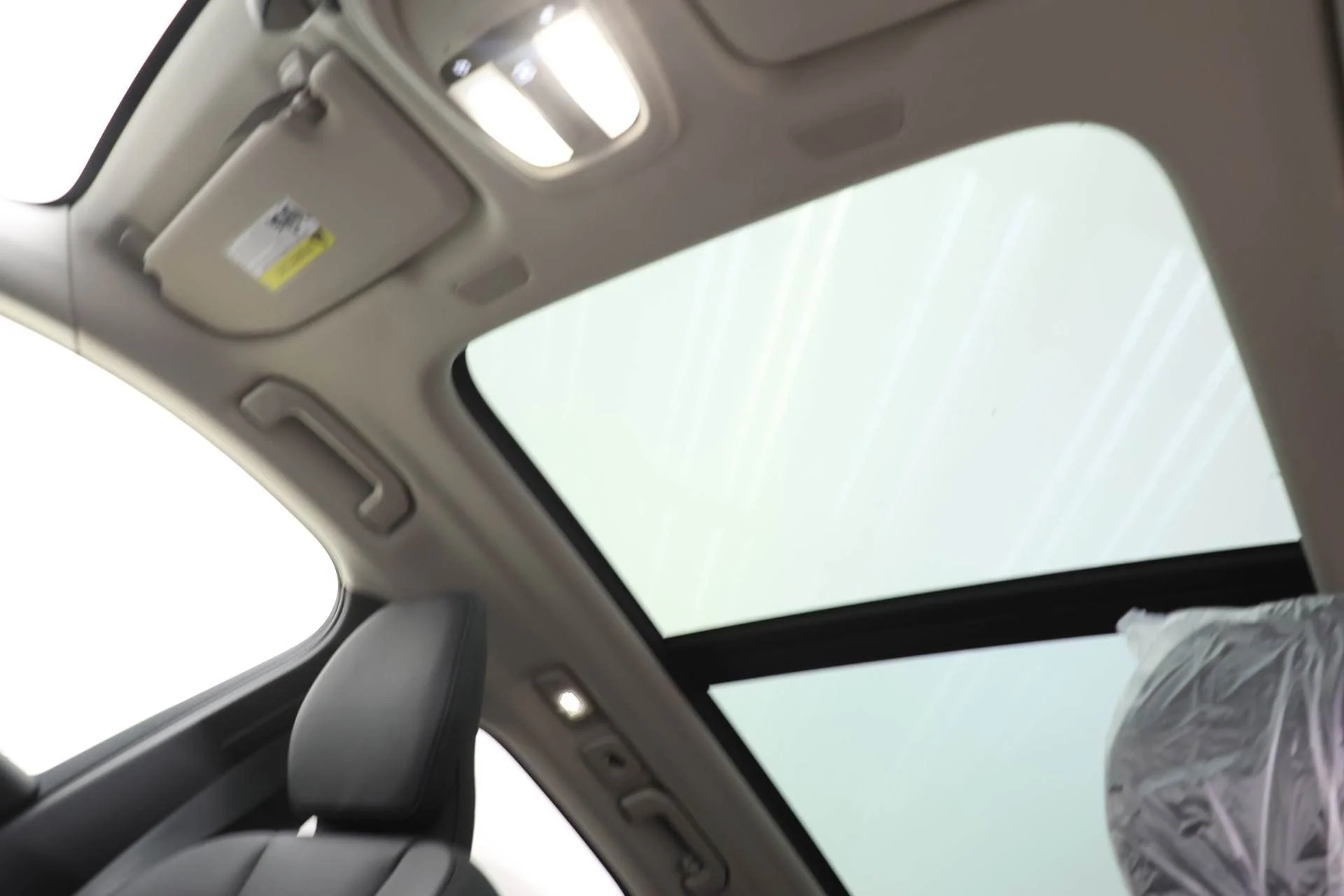 New 2025 White Volvo T8 Plus image 15