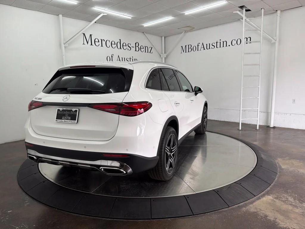 New 2027 White Mercedes-Benz GLC 300 image 6