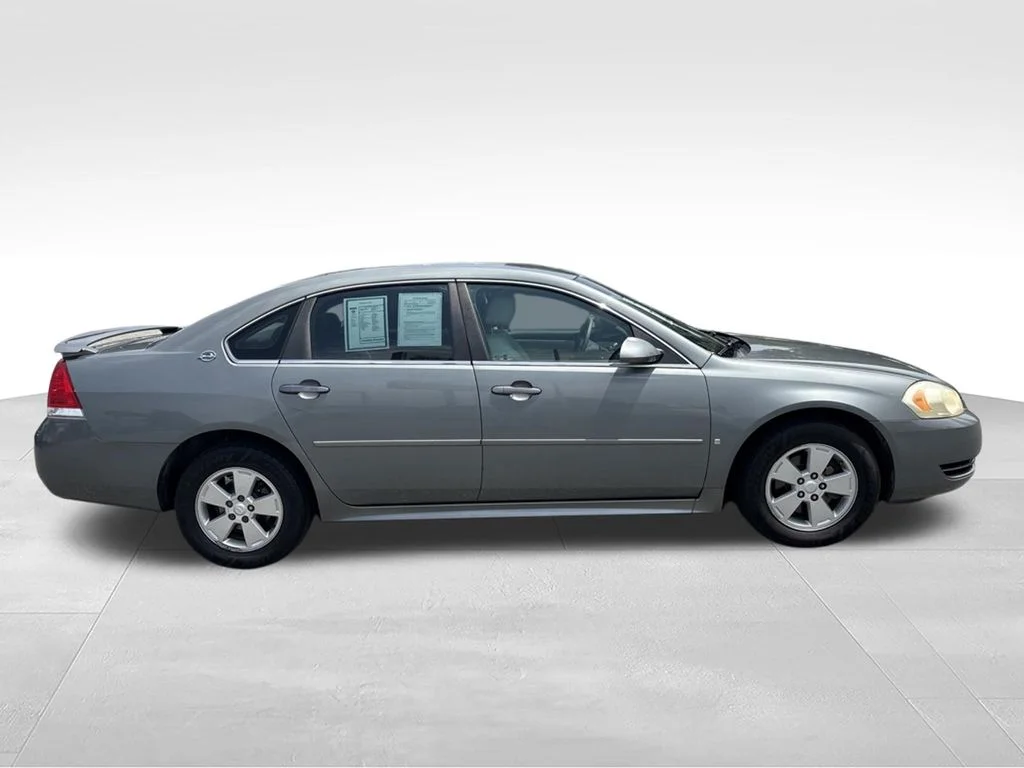 Used 2009 Dark Silver Metallic Chevrolet LT image 6