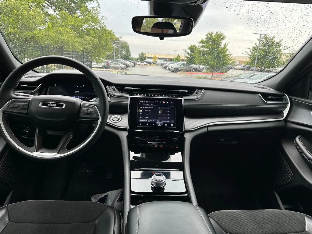 Used 2023 White Jeep Altitude image 27