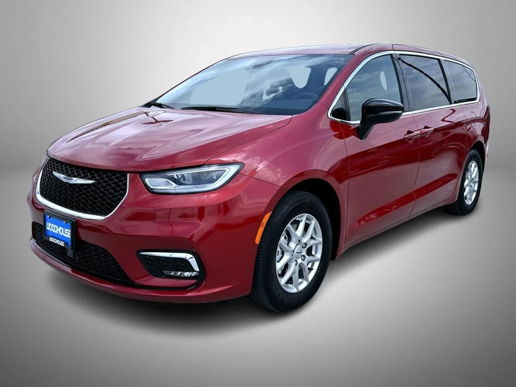 2025 Chrysler Pacifica Select's photo