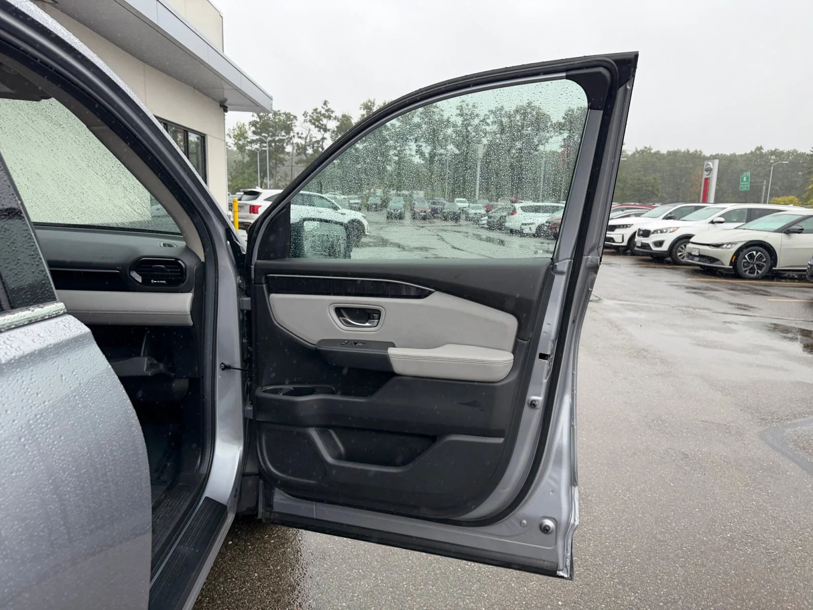 Used 2025 Silver Honda Elite image 33
