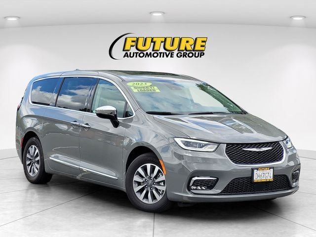 2023 Chrysler Pacifica Hybrid Limited Hybrid's photo
