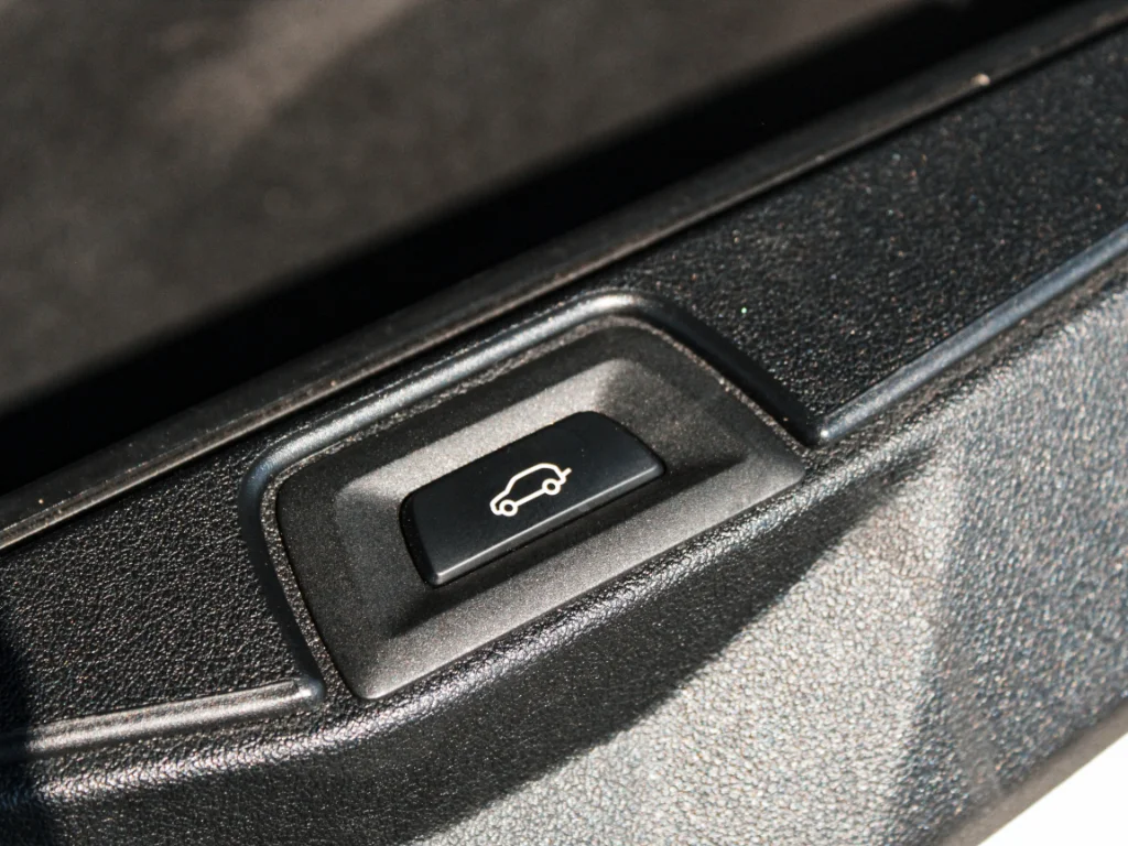Used 2019 Alpine White BMW xDrive40i image 28