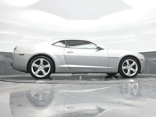 Used 2011 Silver Chevrolet 1LS image 25