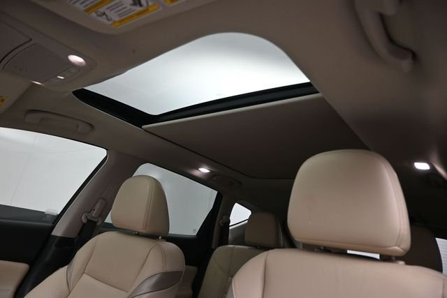 Used 2022 Red Nissan Platinum image 28