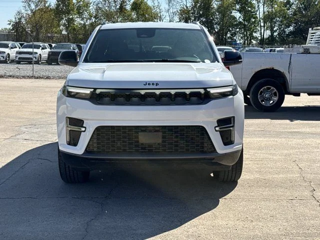 New 2026 Bright White Clear-Coat Exterior Paint Jeep Limited Altitude image 5