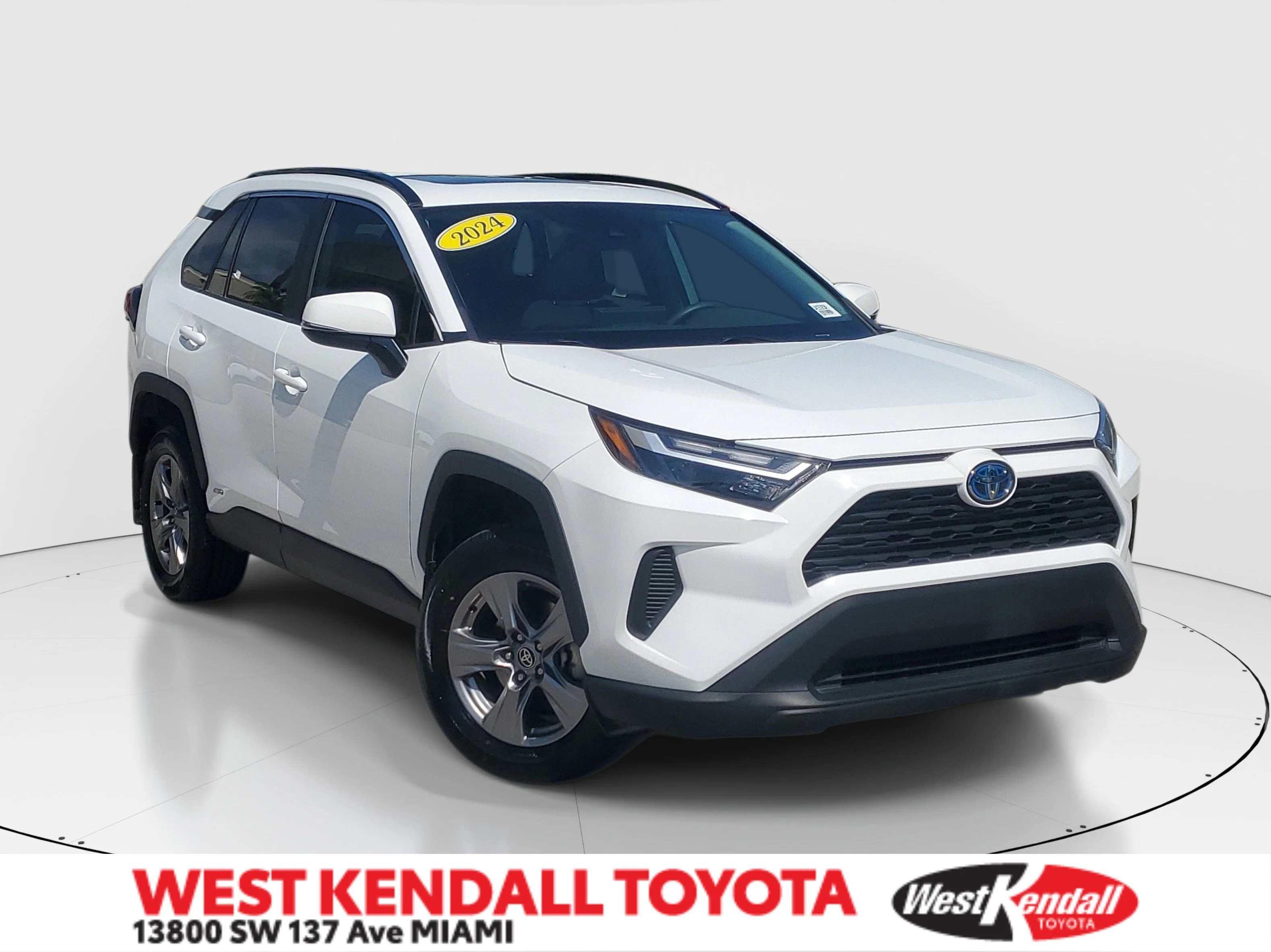 Used 2024 Ice Toyota Hybrid XLE image 1